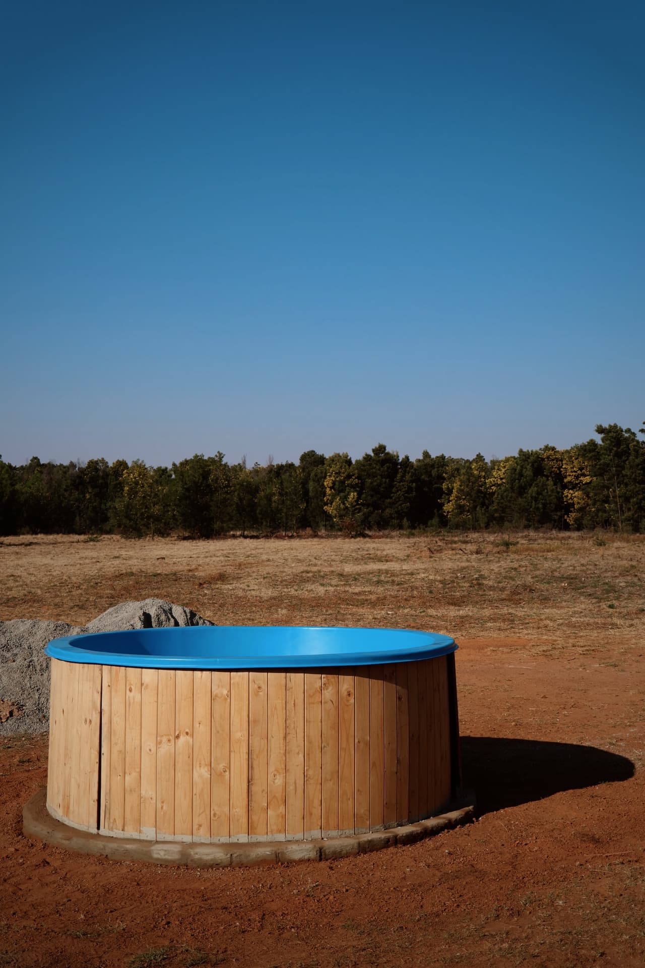 Timber clad plunge pool overlooking the bush