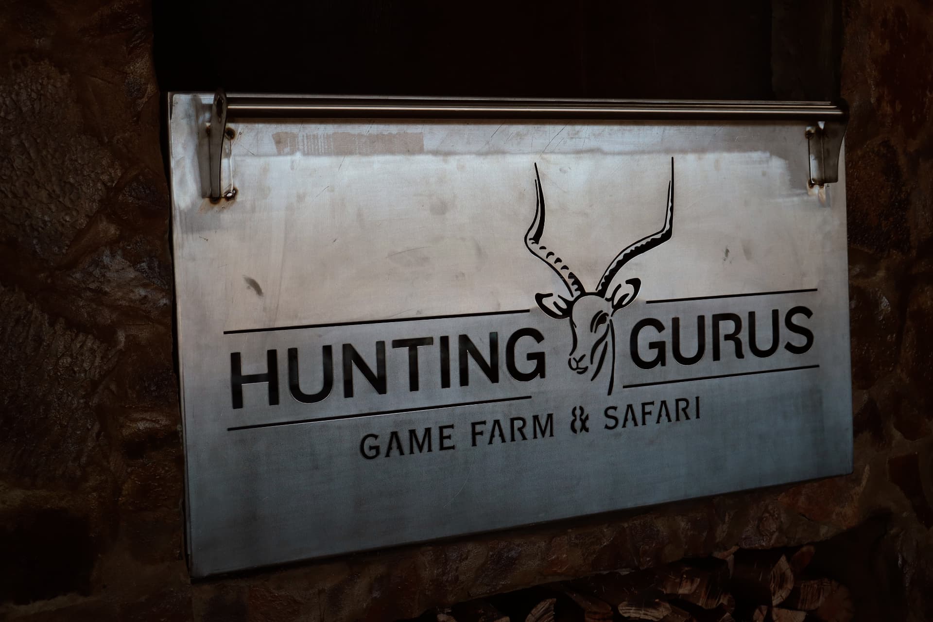 Hunting Gurus Game Farm & Safari steel sign