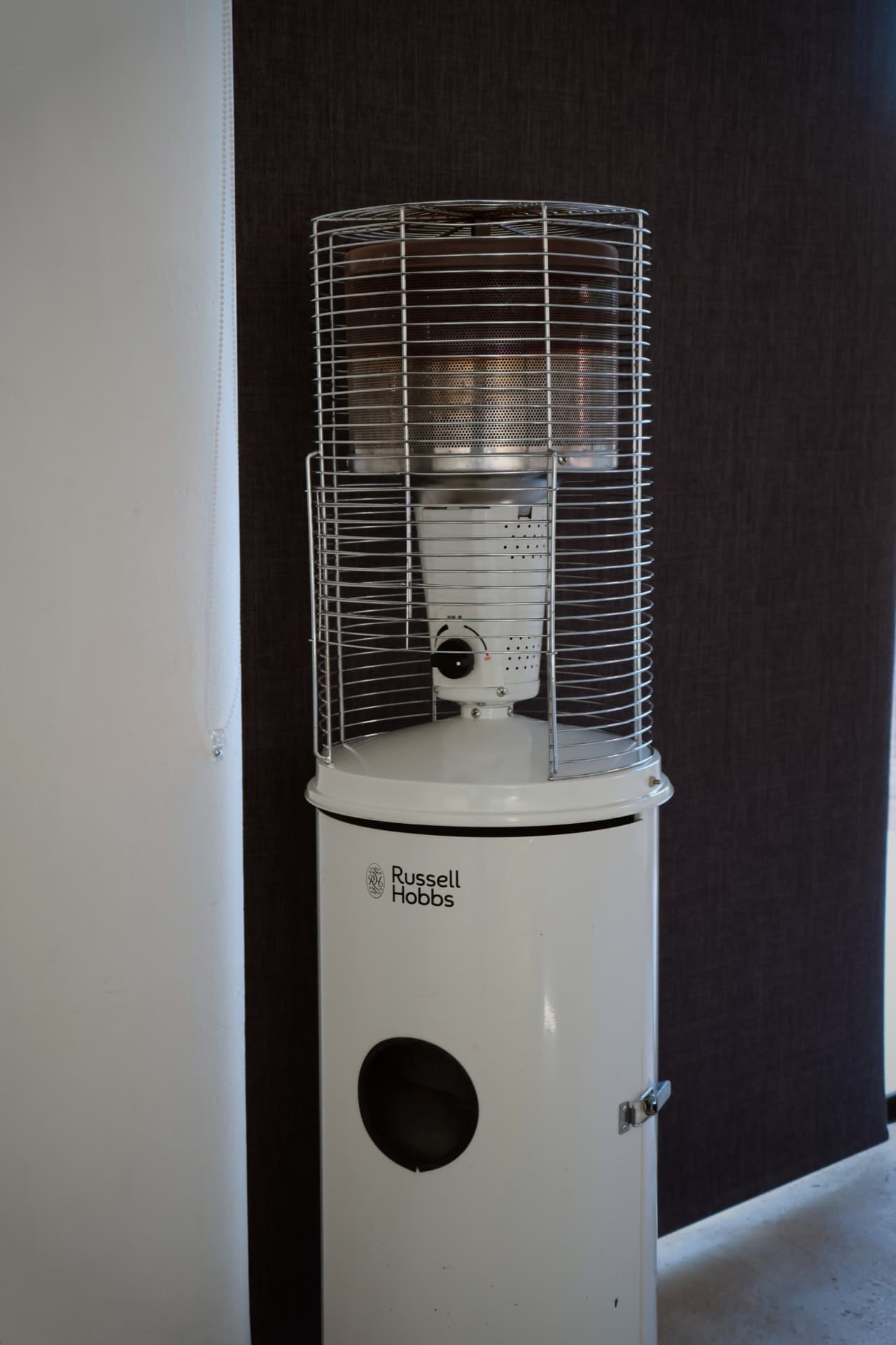 Gas patio heater for cold winter evenings